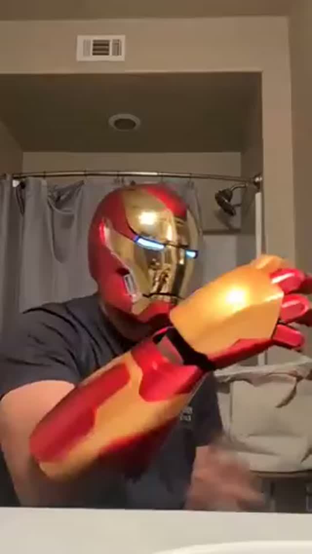 Рука и шлем Железного человека! Идеально!