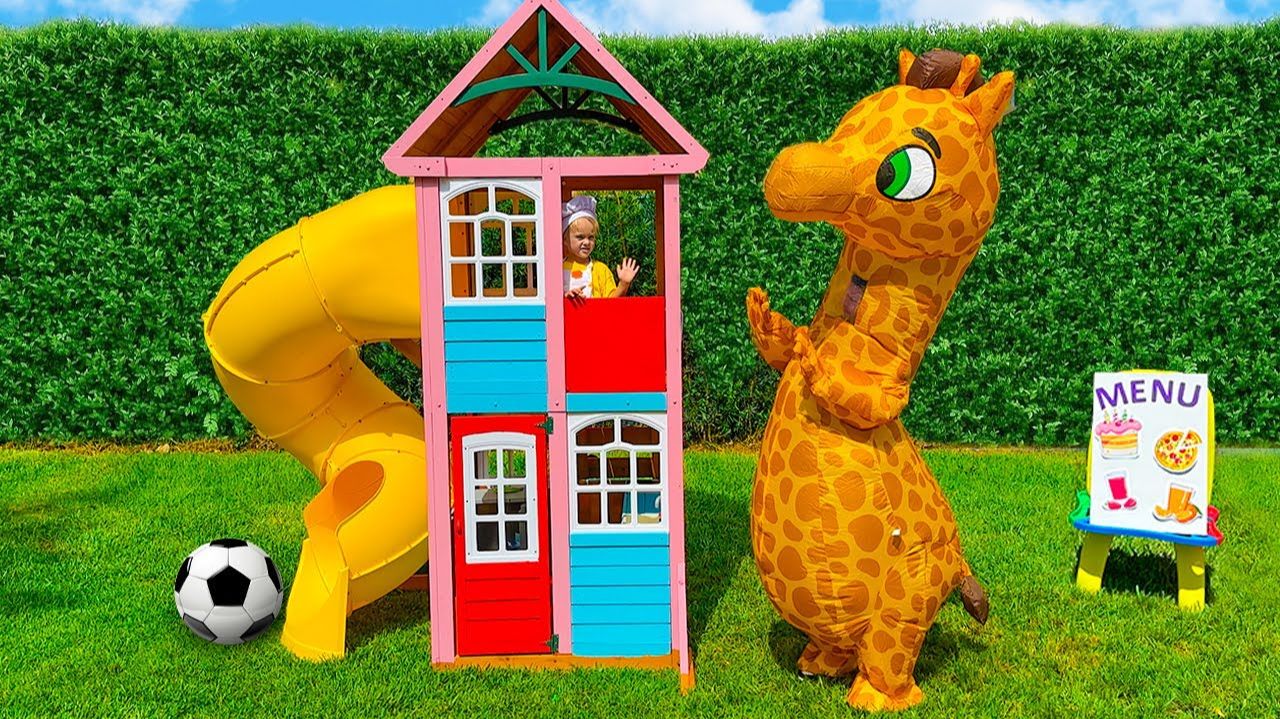 Крис играет в детском кафе и кормит животных
