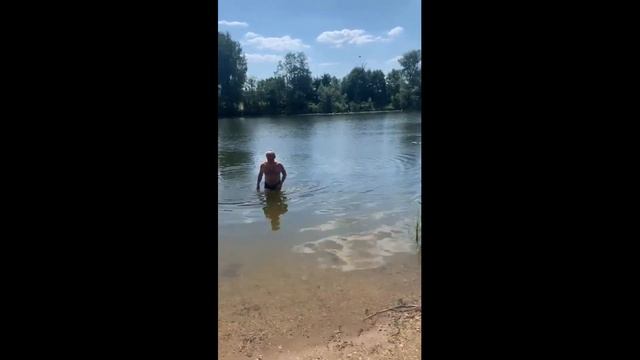 Утки на речке старица Москва реки у санатория Архангельское
