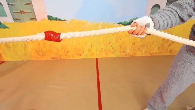 Мы построили ОГРОМНУЮ Куклу из Игры в Кальмара!