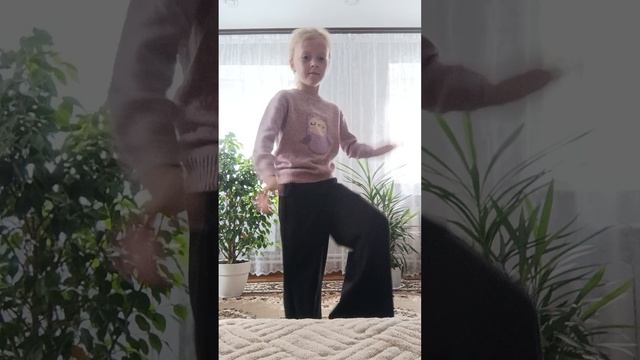 танцы с Викой