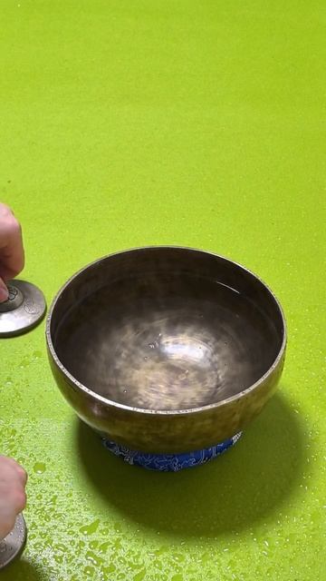 Эксперимент со звуком и водой.