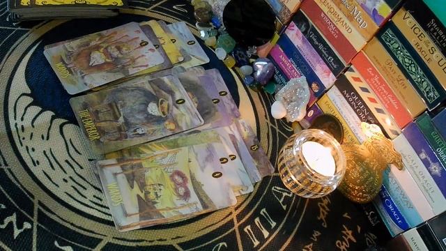 СТРАСТИ КИПЯТС КЕМ ОН О ВАС РАЗГОВАРИВАЕТ...таро расклад