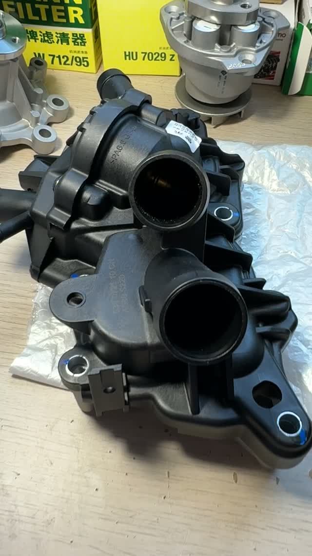 Водяная помпа в сборе с термостатом для VAG 1.4 TSI и 1.6 CWVA Артикул: 538 0721 100