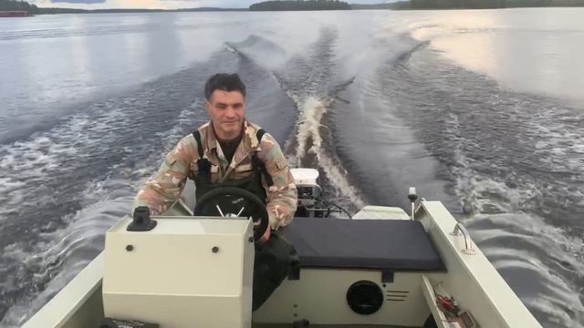 Лодка Страйкер Х42 лодочный мотор Evinrude 99-15 Оз.Нюк