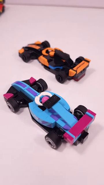 LEGO Speed Champions Mini F1 ACADEMY против McLaren Formula 1