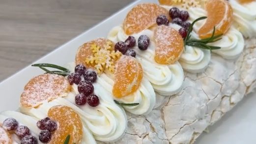 Меренговый рулет с мандаринами