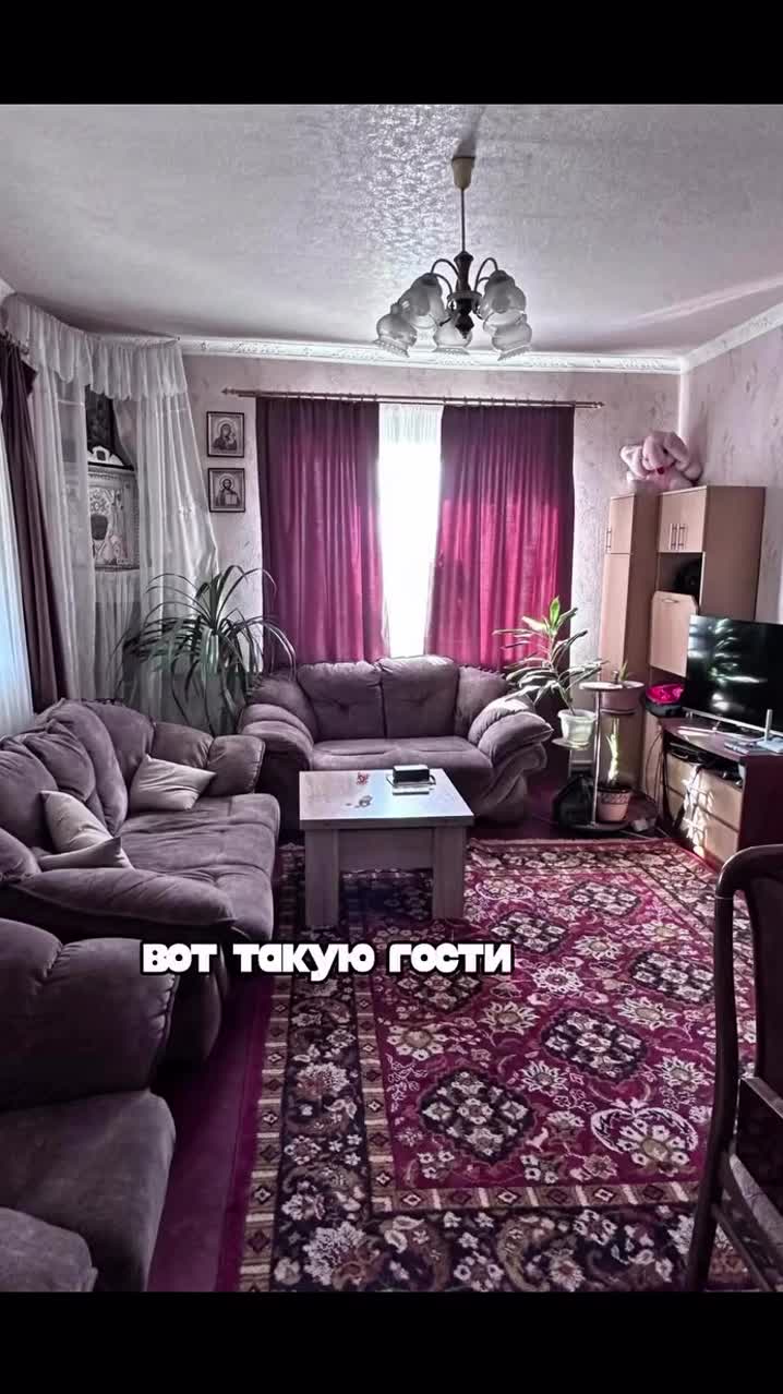 Гостиная не выглядит? Мебель не виновата. Смените шторы на оливковые добавьте спокойный ковёр  ...