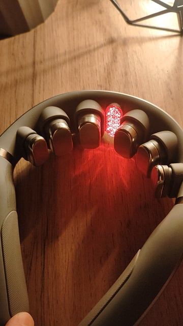 QYRON mn301 ems neck massager.mp4