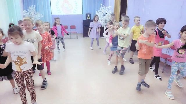 Приглашение на день матери от группы №2