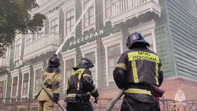 Порядка 15 часов пожарные ликвидировали возгорание в Хабаровске. Историческое здание отстояли