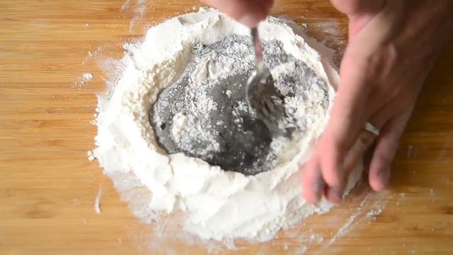 Паста с чернилами каракатицы и красной икрой