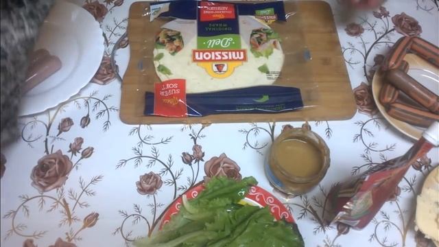Вкусные горячие роллы с сосисками в тонком лаваше