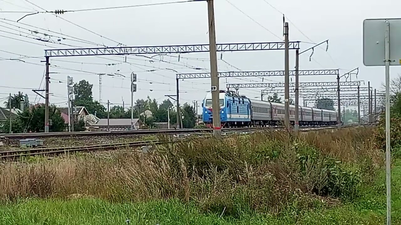 ЭП1М 403 с маршрутом Адлер-Москва