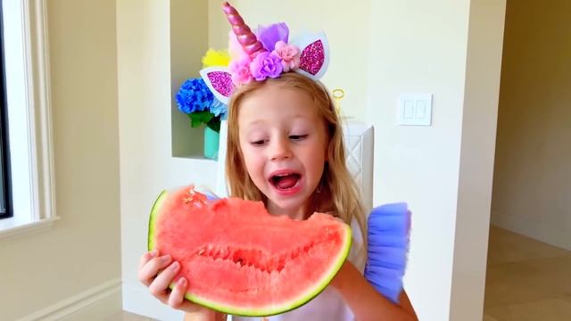 Настя учится ухаживать за своим платьем