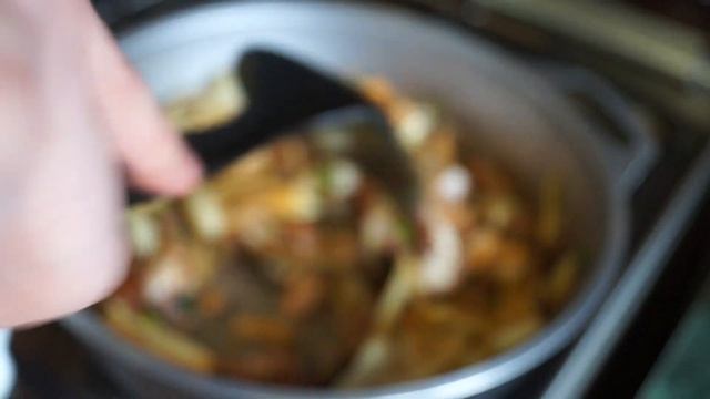 Диетическая куриная грудка с овощами в томатном соусе