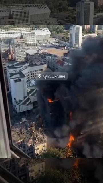 Кадры горящего здания НАН Украины и офиса Укртелекома