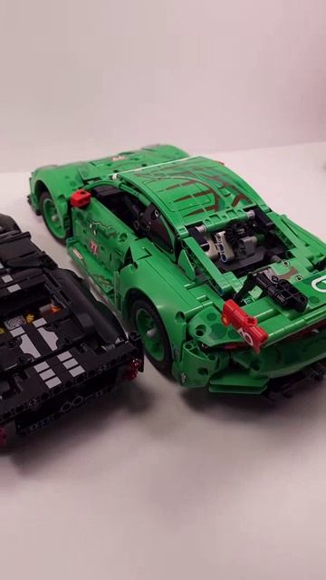 LEGO Technic Porsche 911 GT3 R REXY AO 42224 против 1966 Ford GT40 MKII 42223