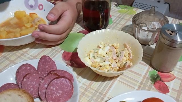 А сегодня у нас тушёная картошечка  с курочкой 