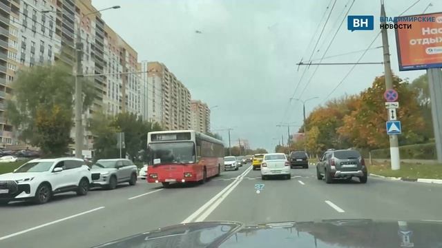 Улица Мира во Владимире встала в пробку из-за очереди на заправку