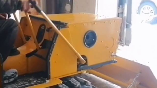 Этот гусеничный минитрактор лучше чем минитрактор ТЗР-015 или минитрактор агромаш 110 или казак-015