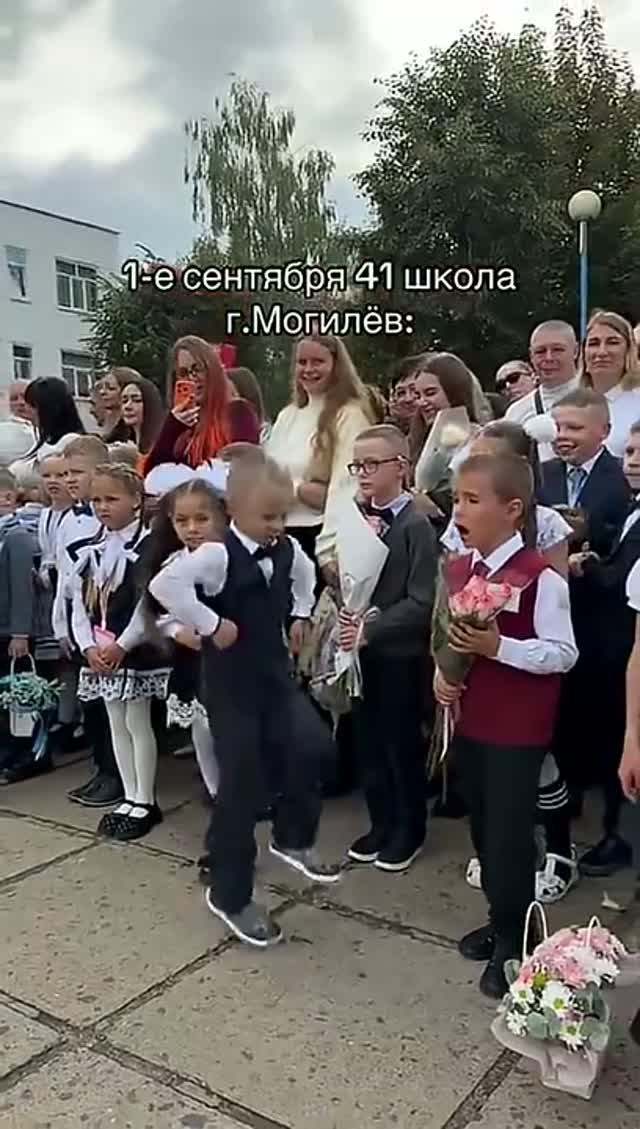 Дискотекана 1 сентября в МогилёвеБеларусь   дети  школа   линейка