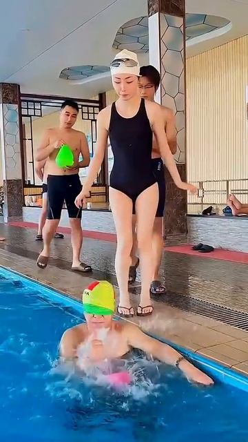 Челлендж с водяными шариками над учителем математики!😍😭 !! #shorts