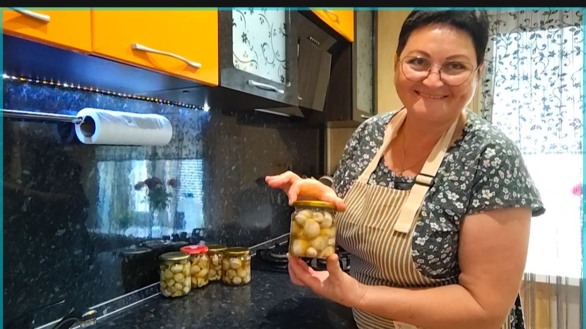 С УТРА ПОРАНЬШЕ РВАНУЛАМАРИНУЮ ШАМПИНЬОНЫ