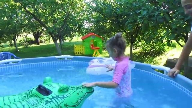 Сборка БАССЕЙНА дома с папой Swimming Poll Бассейн на даче для всей семьи