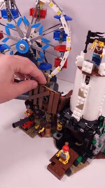 LEGO Creator Пиратский замок 31387 против Культового колеса обозрения 31389
