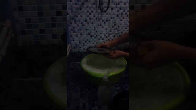 Вернулась в прошлое  мытьё посуды    .mp4