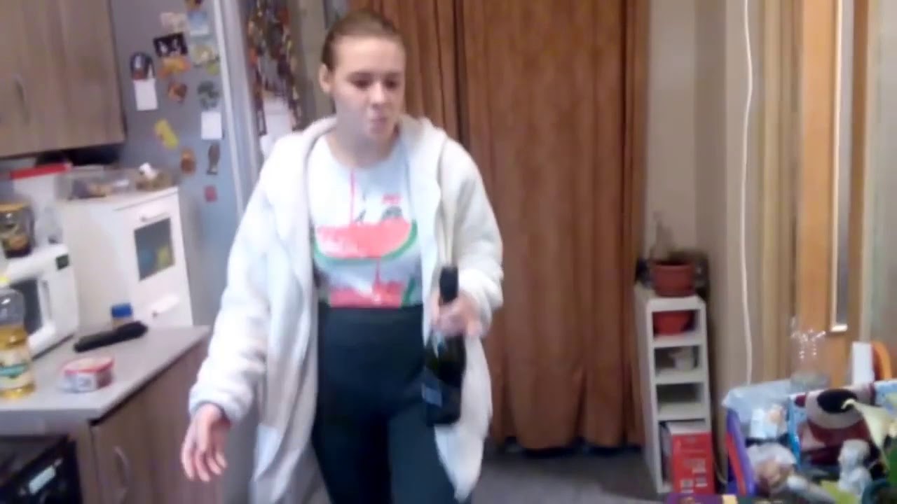 Девушка жгед. Смех до слез