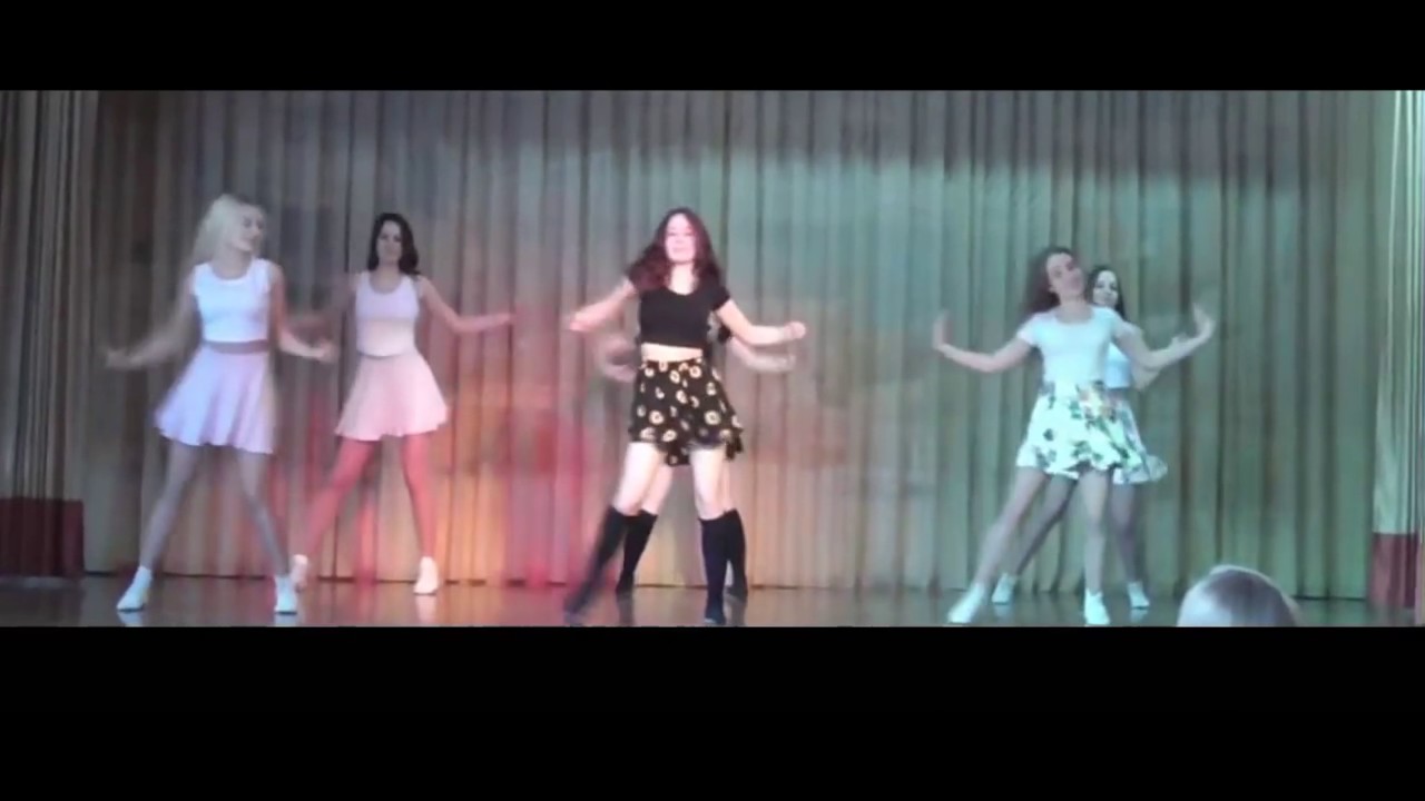 Под юбками у школьниц Under the skirts of Schoolgirls