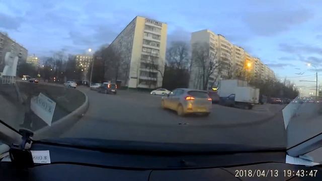 Снова круг снова девушка пытается повернуть в меня