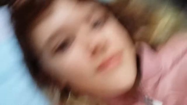 Я еду из школы на машине скорой помощи!! Тут есть трупные мешки и мне очень весело