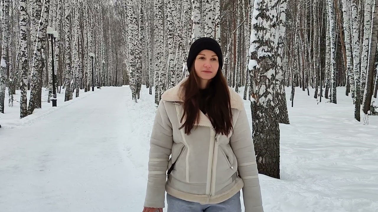 Модуль 1. Девушка с наушниками