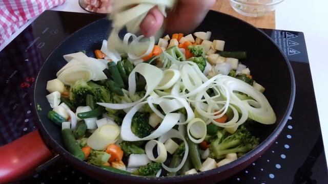 Куриная поджарка с овощами и травами