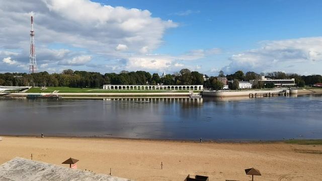 По стена нам и башням Новгородского Кремля.