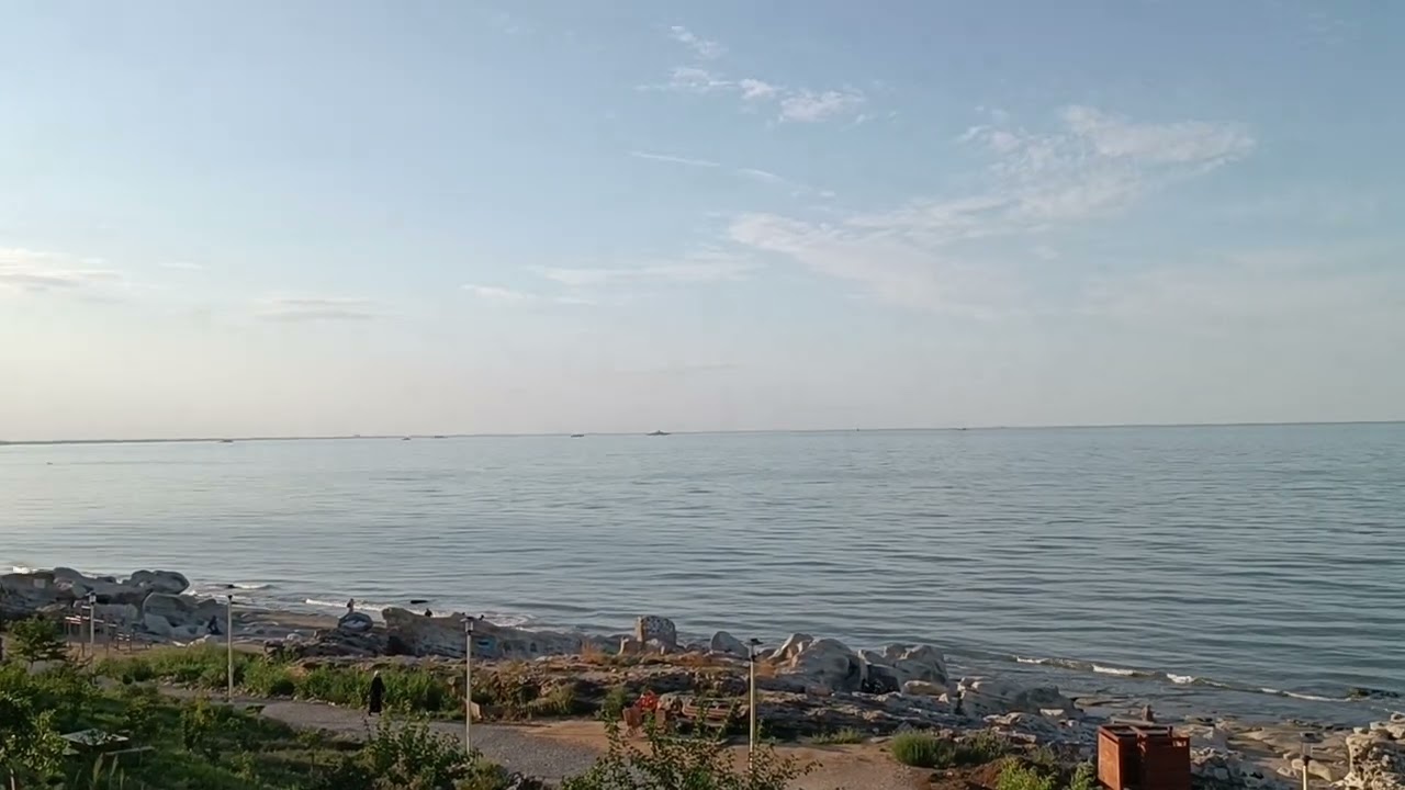 Одиночество у тёплого моря.