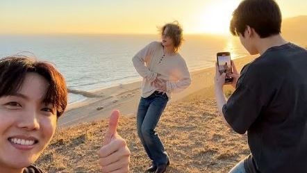 Вышел ролик Чимина в TikTok и это чистая хореография Be Mine на закате  тот самый танец...