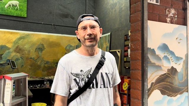 Прогулка по деревне художников Dafen город Шеньчжень Южный Китай