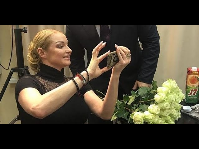 Волочкова отметила день ФСБ: Сломаный ноготь и расстёгнутая ширинка