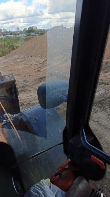 Работа полным ходом  окучиваю пескощебень конипони рядом работа jcb эксковатор эксковатор