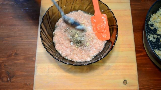 Рецепт мясного рулета из фарша и куриного рулета в омлете