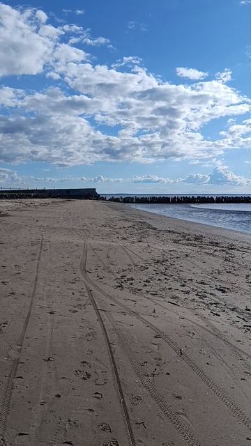 На море