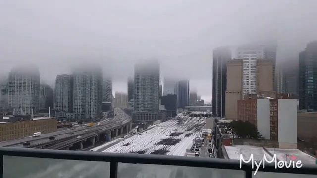 Весна в Торонто: снег ледяной дождь туман облако.