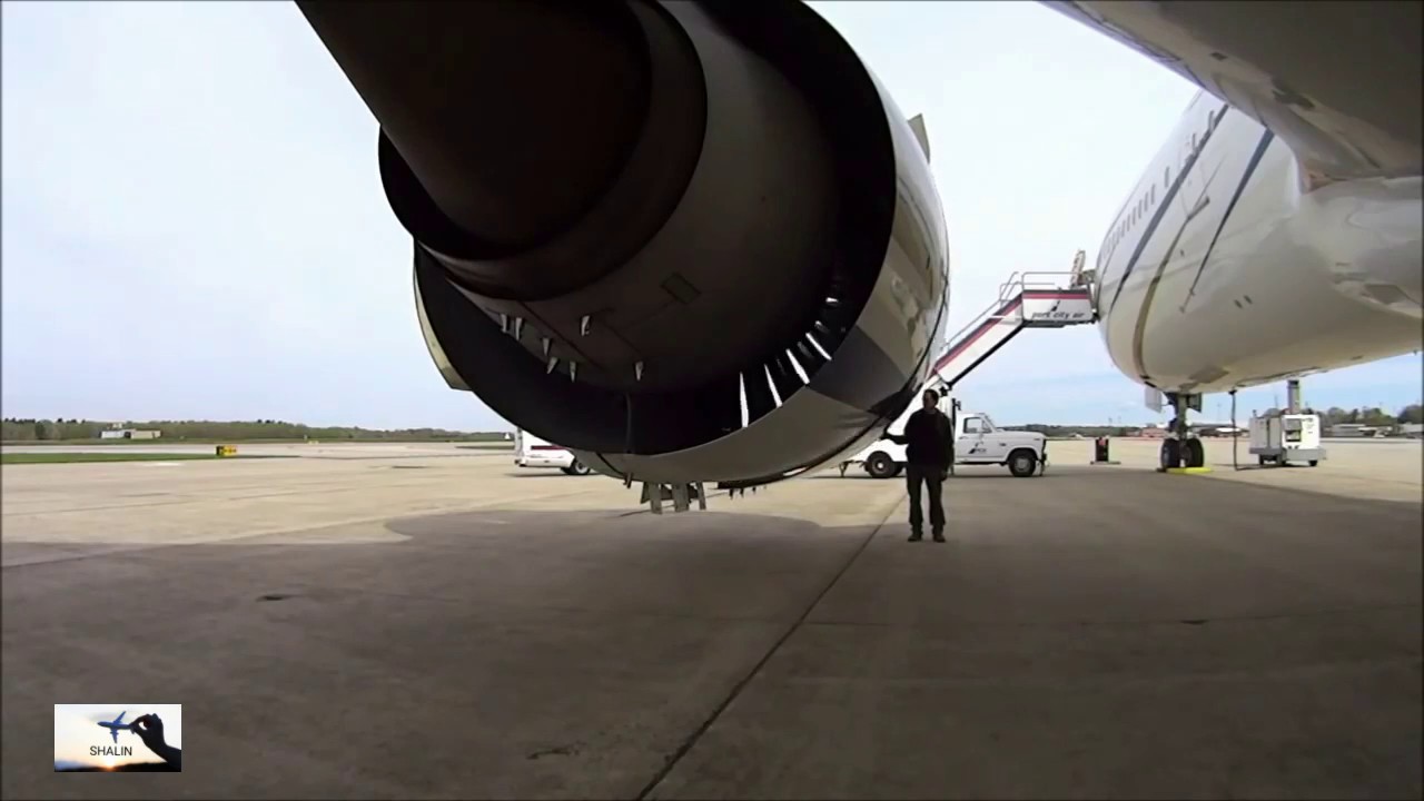 Открытие капота и реверса тяги Boeing 777