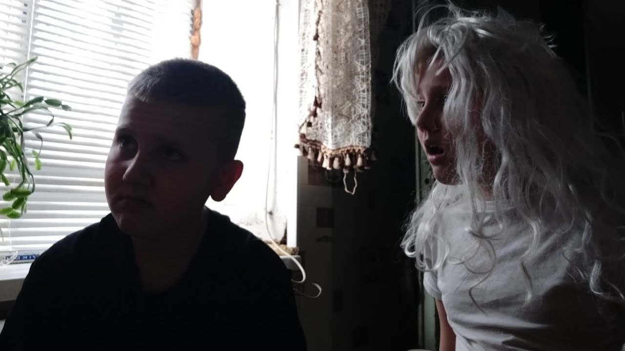 СЕРИАЛ ДЕВУШКА В ШАПКЕ С ПАНДОЙ