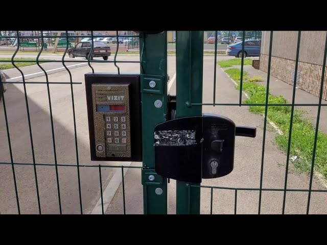 Говорящий домофон Vizit БВД 343R на калитке