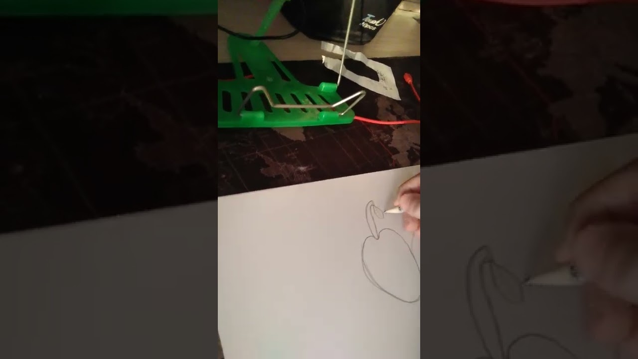 рисуем яблоко простым карандашом